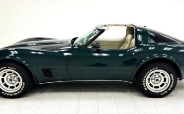 Chevrolet-Corvette-1980-Dark-Ivy-Green-Metal-Oyster-1