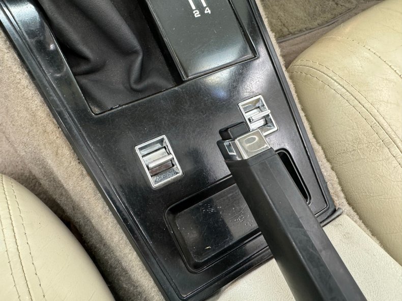 Chevrolet-Corvette-1980-Dark-Ivy-Green-Metal-Oyster-21