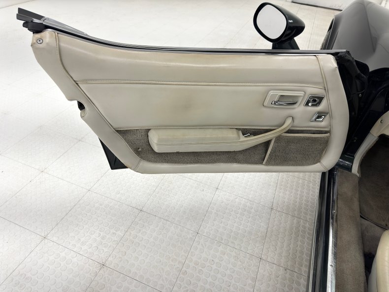 Chevrolet-Corvette-1980-Dark-Ivy-Green-Metal-Oyster-31