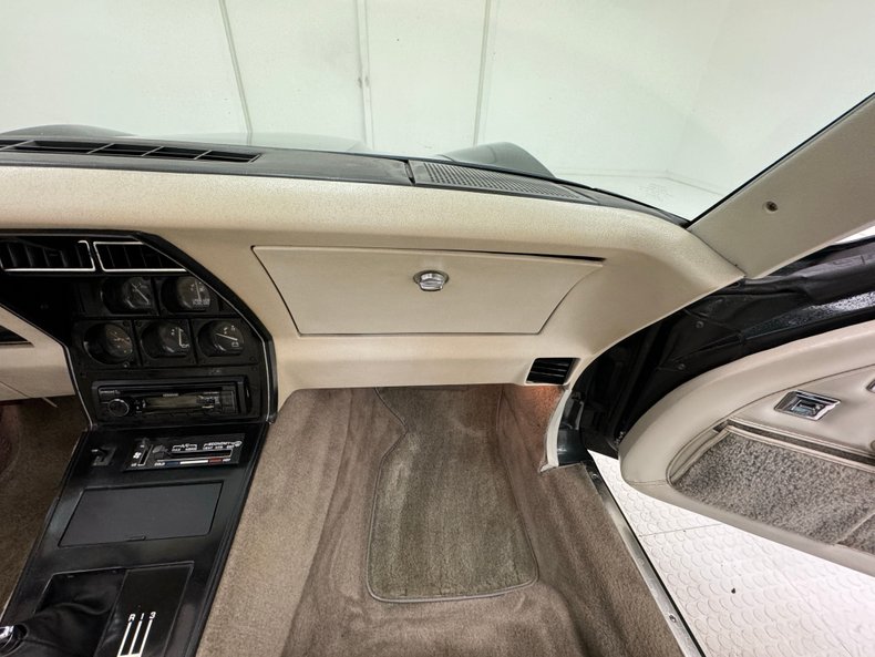 Chevrolet-Corvette-1980-Dark-Ivy-Green-Metal-Oyster-36