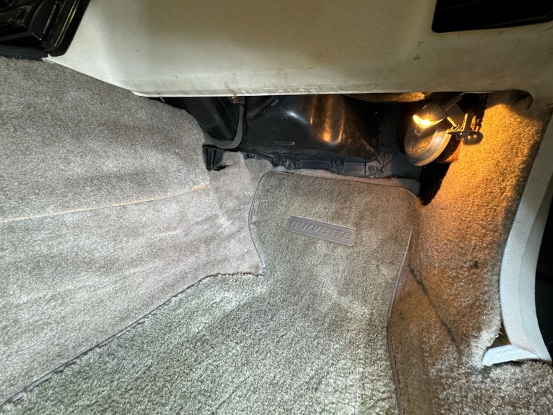 Chevrolet-Corvette-1980-Dark-Ivy-Green-Metal-Oyster-47