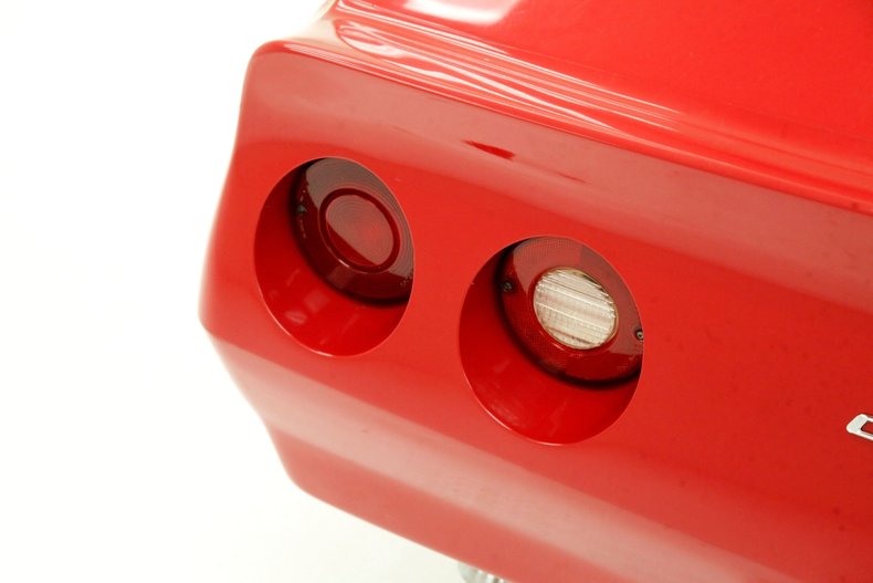 Chevrolet-Corvette-1981-Red-Camel-3