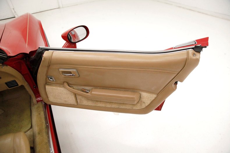 Chevrolet-Corvette-1981-Red-Camel-37