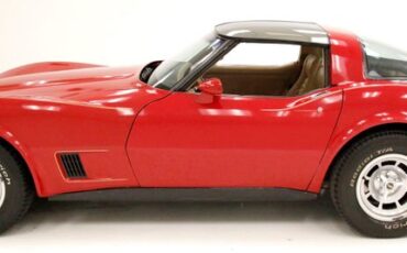 Chevrolet-Corvette-1981-Red-Camel