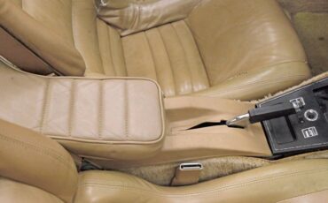 Chevrolet-Corvette-1981-Red-Camel-41