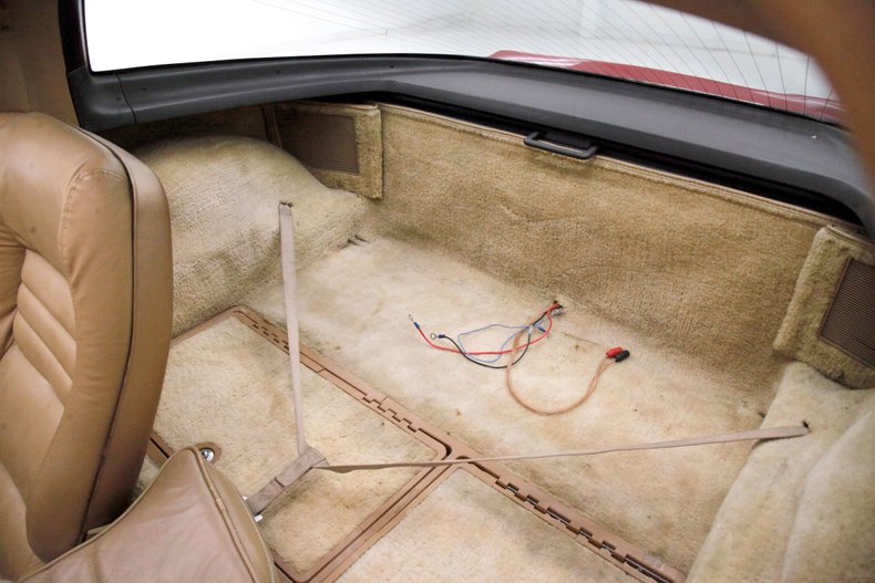 Chevrolet-Corvette-1981-Red-Camel-43