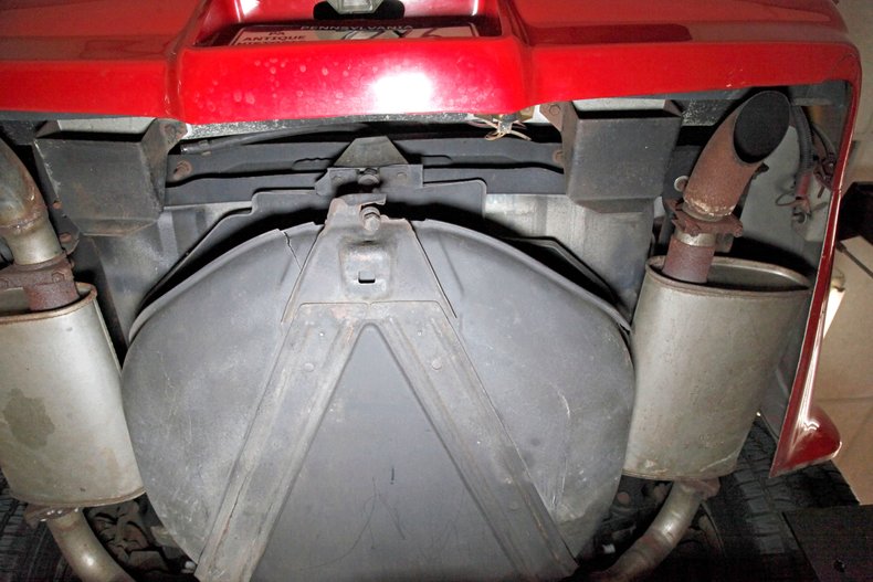 Chevrolet-Corvette-1981-Red-Camel-49