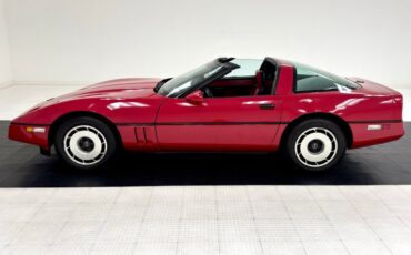 Chevrolet-Corvette-1984-Bright-Red-Red