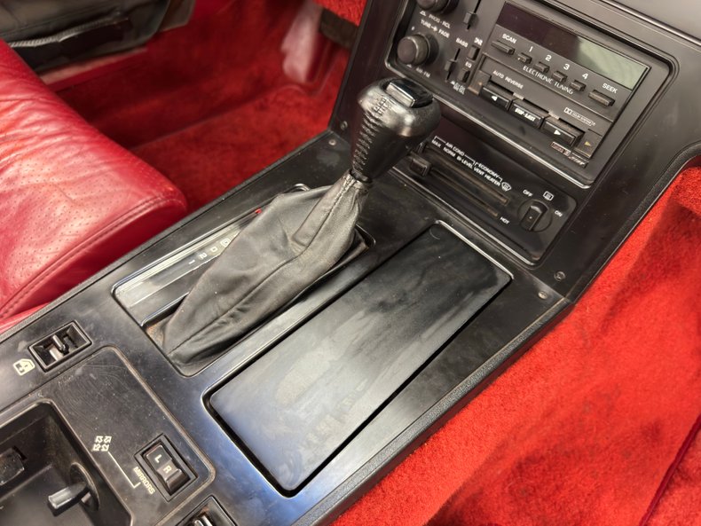 Chevrolet-Corvette-1984-Bright-Red-Red-39