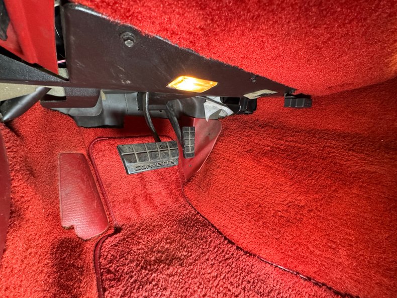 Chevrolet-Corvette-1984-Bright-Red-Red-42