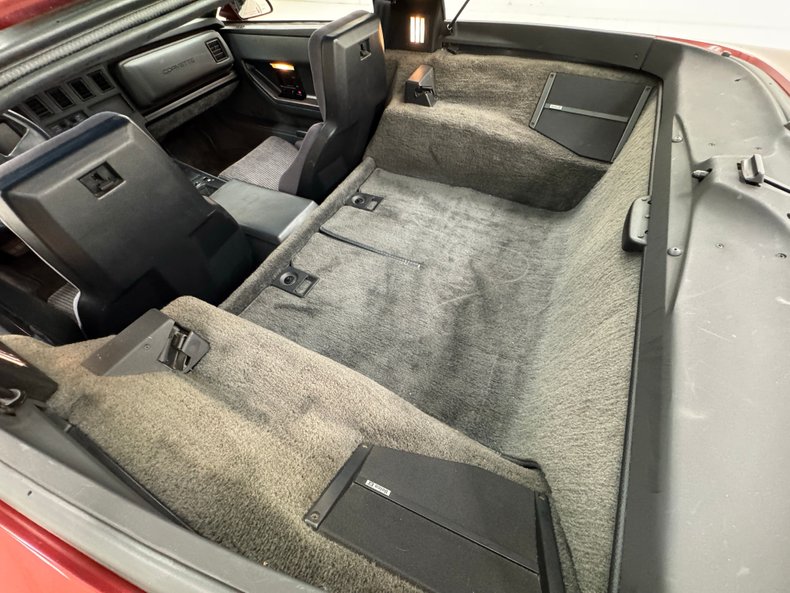 Chevrolet-Corvette-1987-Dark-Red-Metallic-Graphite-31