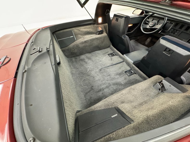 Chevrolet-Corvette-1987-Dark-Red-Metallic-Graphite-32