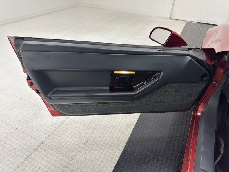 Chevrolet-Corvette-1987-Dark-Red-Metallic-Graphite-33