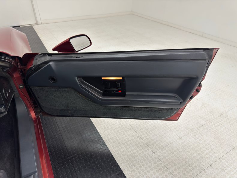 Chevrolet-Corvette-1987-Dark-Red-Metallic-Graphite-34