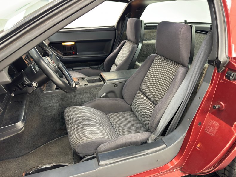 Chevrolet-Corvette-1987-Dark-Red-Metallic-Graphite-35