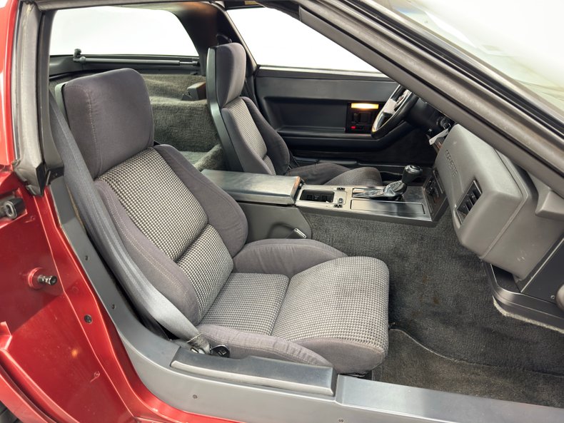 Chevrolet-Corvette-1987-Dark-Red-Metallic-Graphite-37