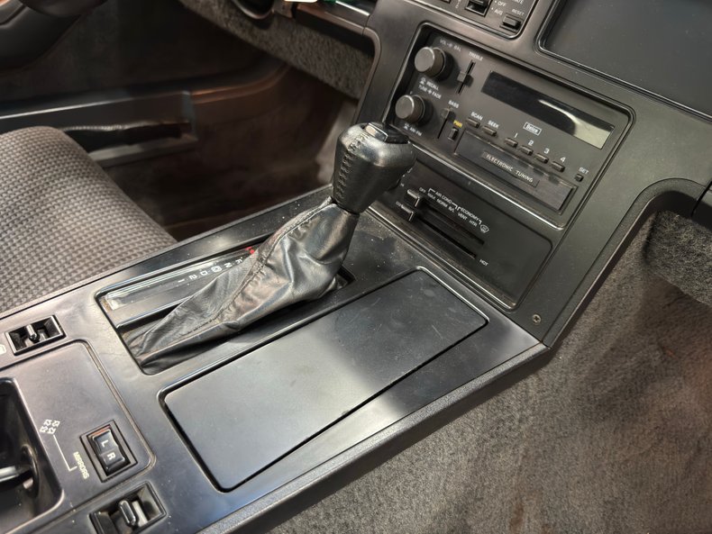 Chevrolet-Corvette-1987-Dark-Red-Metallic-Graphite-42