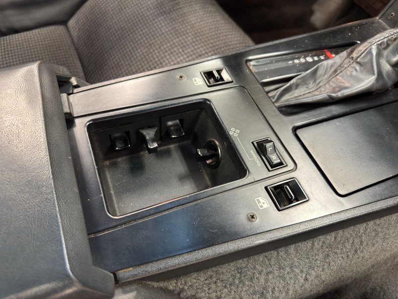 Chevrolet-Corvette-1987-Dark-Red-Metallic-Graphite-43