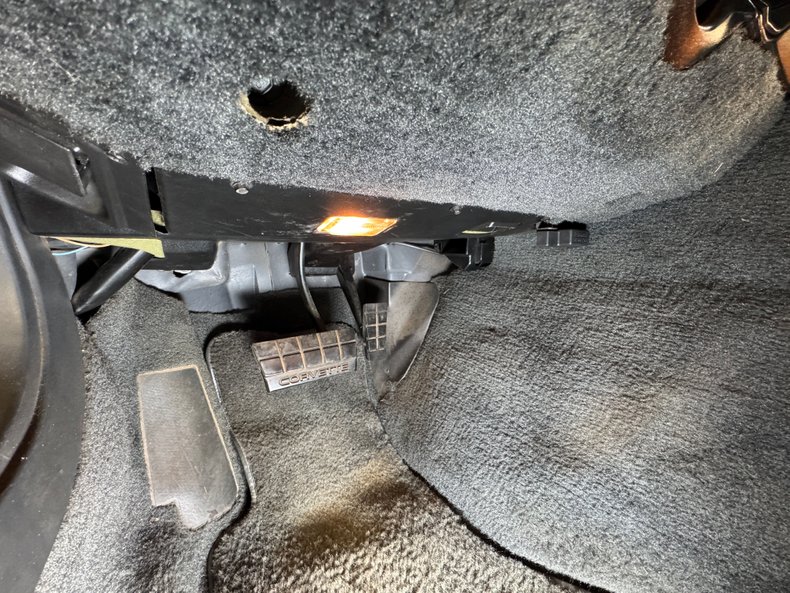 Chevrolet-Corvette-1987-Dark-Red-Metallic-Graphite-45