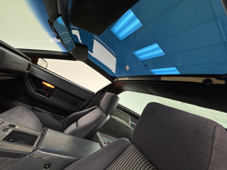 Chevrolet-Corvette-1987-Dark-Red-Metallic-Graphite-47