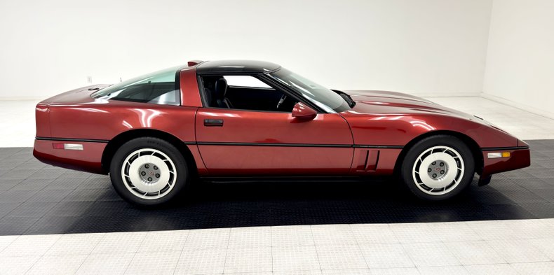 Chevrolet-Corvette-1987-Dark-Red-Metallic-Graphite-6