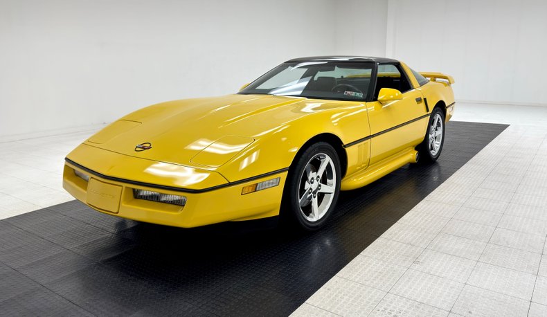 Chevrolet-Corvette-1988-Yellow-Black-13