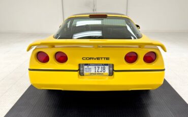 Chevrolet-Corvette-1988-Yellow-Black-14
