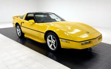 Chevrolet-Corvette-1988-Yellow-Black-17