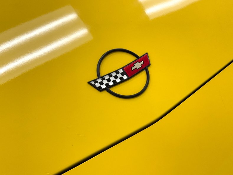 Chevrolet-Corvette-1988-Yellow-Black-19