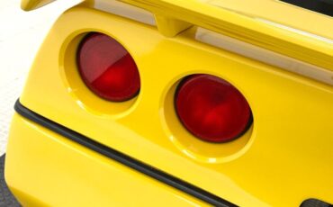 Chevrolet-Corvette-1988-Yellow-Black-2