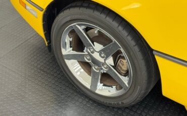 Chevrolet-Corvette-1988-Yellow-Black-20