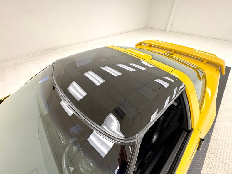 Chevrolet-Corvette-1988-Yellow-Black-21