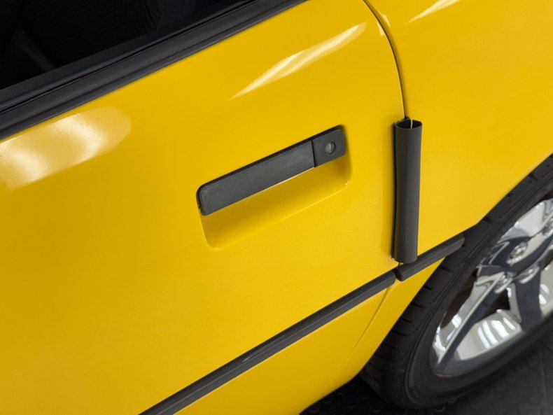 Chevrolet-Corvette-1988-Yellow-Black-22