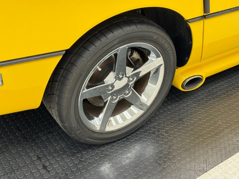 Chevrolet-Corvette-1988-Yellow-Black-26