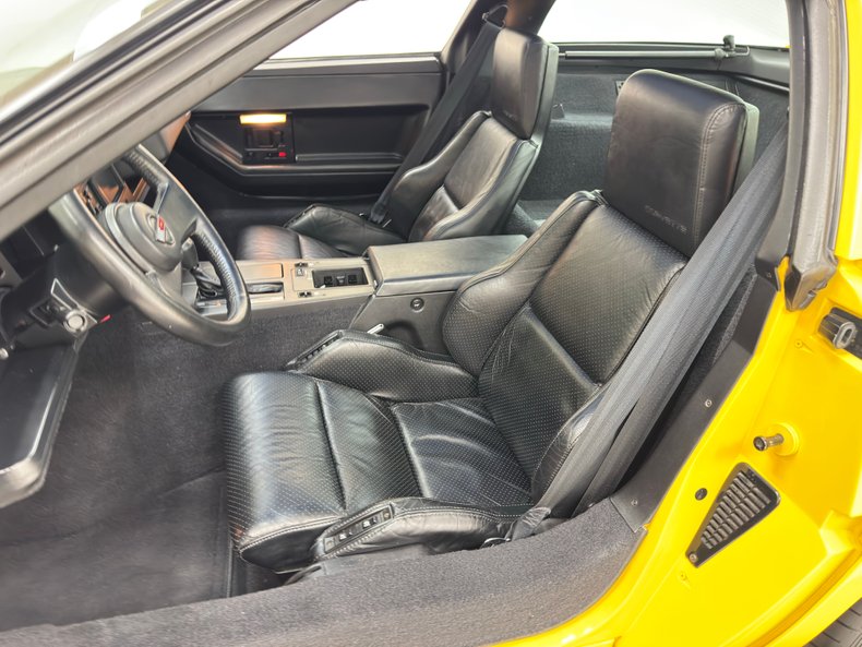 Chevrolet-Corvette-1988-Yellow-Black-3