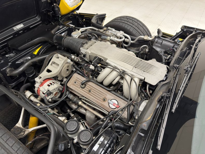 Chevrolet-Corvette-1988-Yellow-Black-33