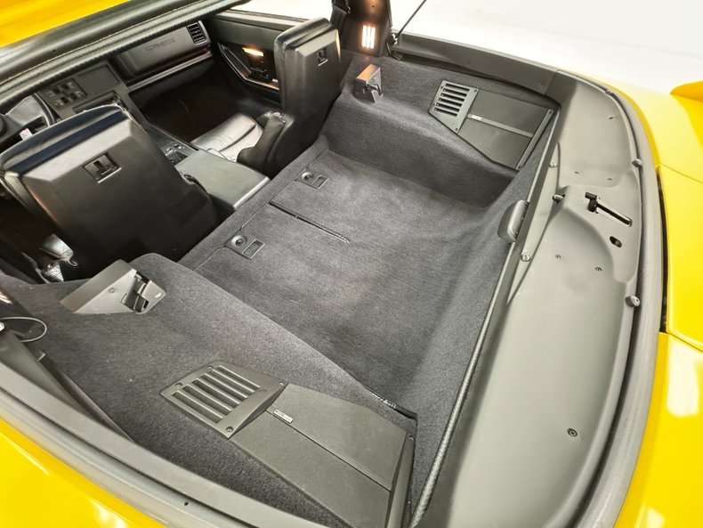 Chevrolet-Corvette-1988-Yellow-Black-35