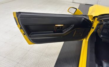 Chevrolet-Corvette-1988-Yellow-Black-36