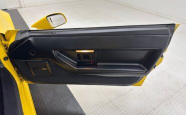 Chevrolet-Corvette-1988-Yellow-Black-37