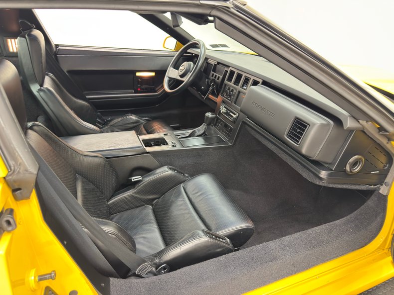 Chevrolet-Corvette-1988-Yellow-Black-38
