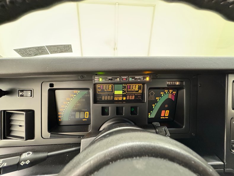 Chevrolet-Corvette-1988-Yellow-Black-40