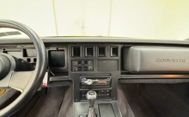 Chevrolet-Corvette-1988-Yellow-Black-43