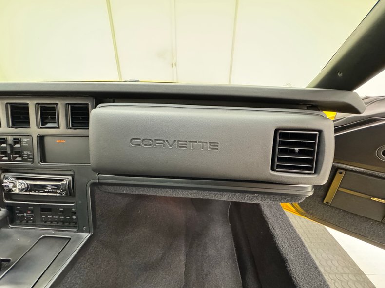 Chevrolet-Corvette-1988-Yellow-Black-45
