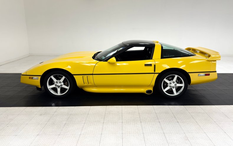 Chevrolet-Corvette-1988-Yellow-Black-49