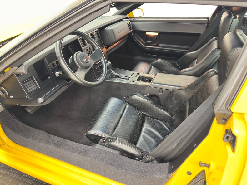 Chevrolet-Corvette-1988-Yellow-Black-5
