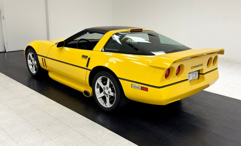 Chevrolet-Corvette-1988-Yellow-Black