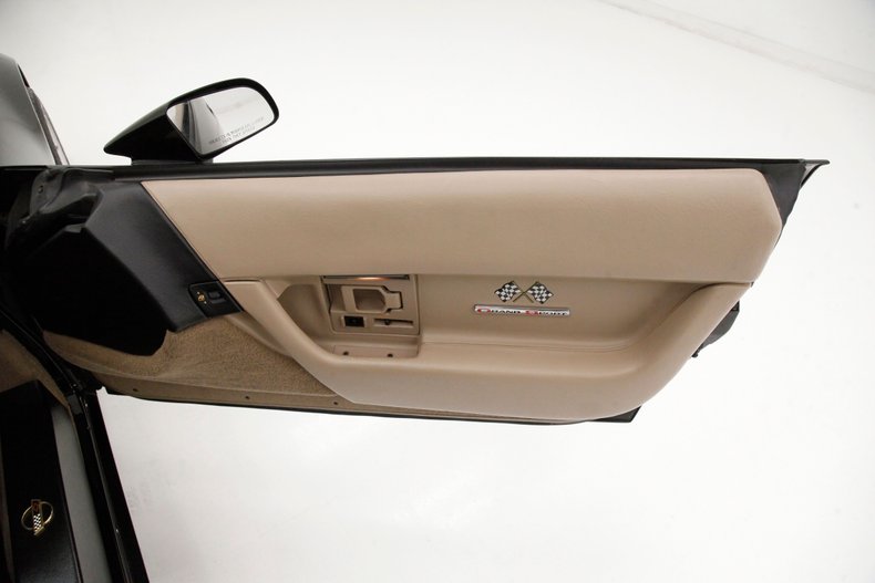 Chevrolet-Corvette-1992-Black-Tan-23