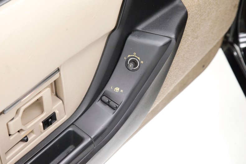 Chevrolet-Corvette-1992-Black-Tan-24