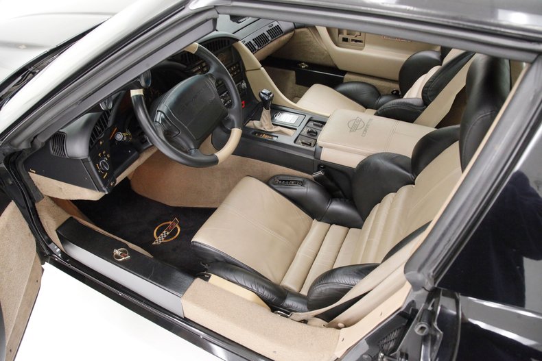 Chevrolet-Corvette-1992-Black-Tan-26