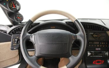 Chevrolet-Corvette-1992-Black-Tan-29